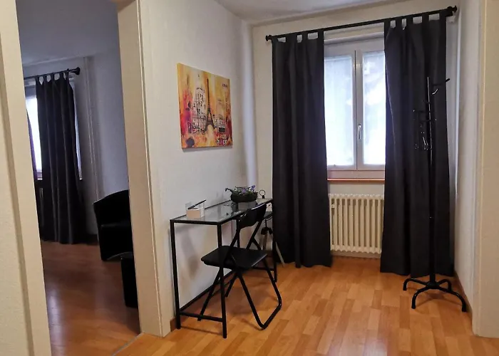 Turicum Mit Balkon Und Parkplatz شقة